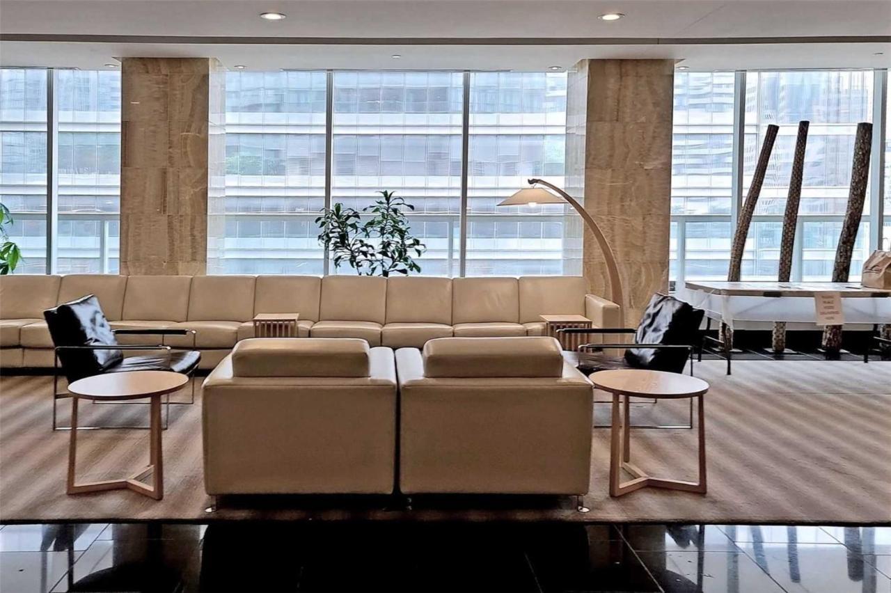Newly Renovated Cozy Condo/Union Station Toronto Exterior foto