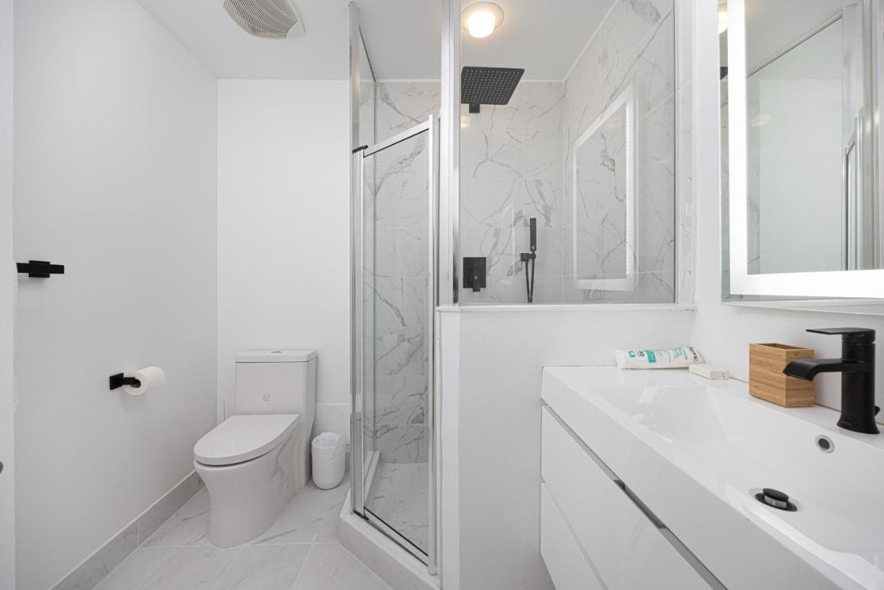Newly Renovated Cozy Condo/Union Station Toronto Exterior foto